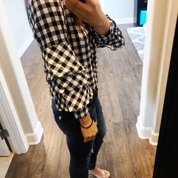 ✨HP✨ High collar gingham ruffles blouse - Picture 5 of 9